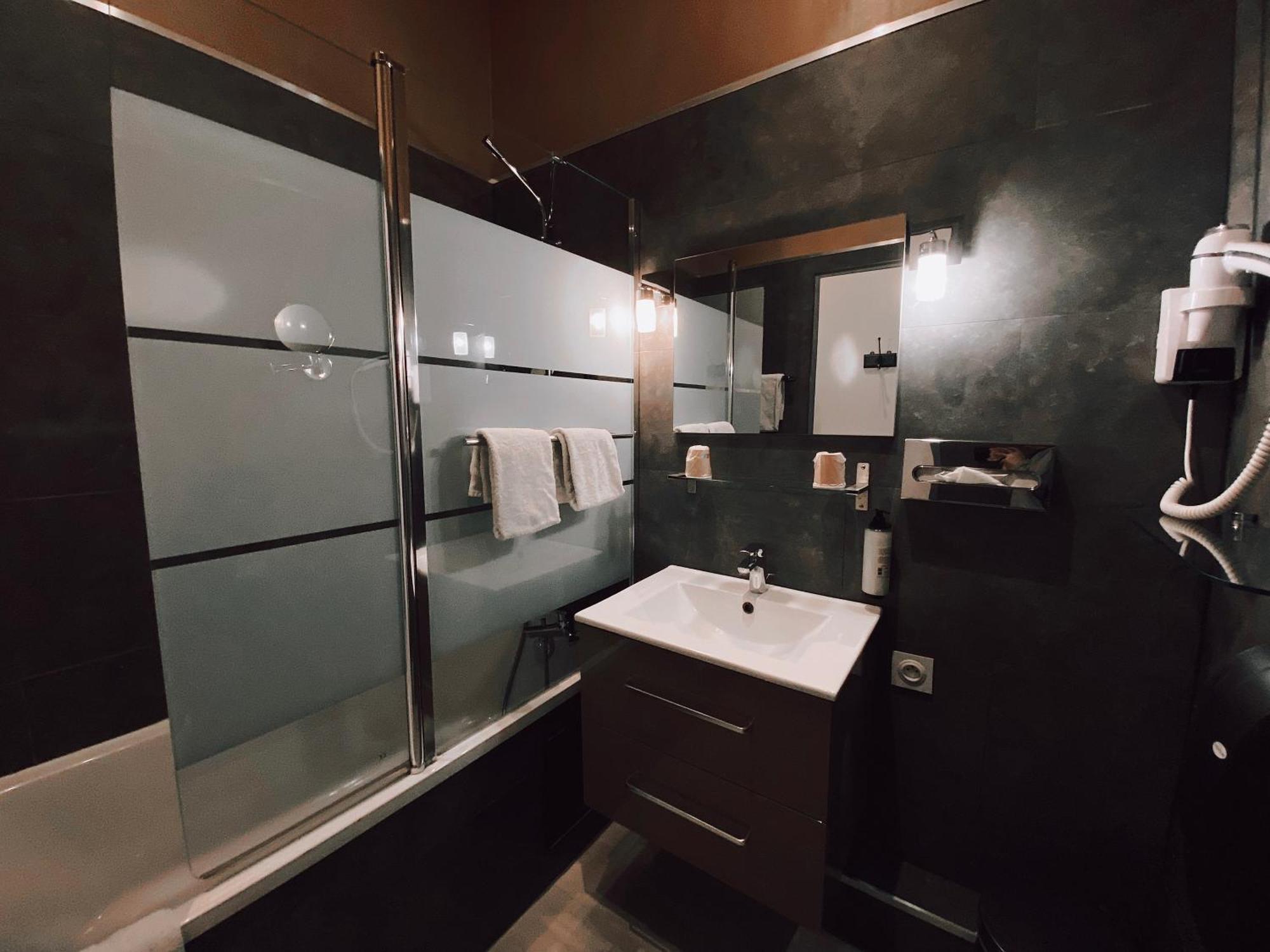 Royal Hotel Nimes Ruang foto