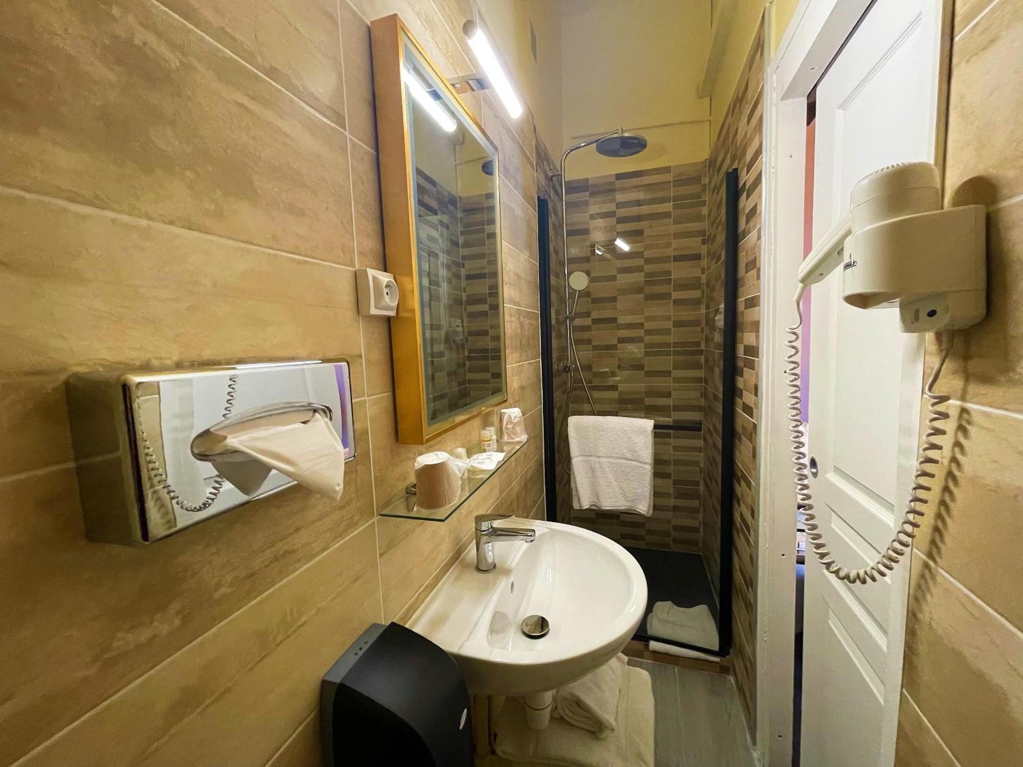Royal Hotel Nimes Ruang foto