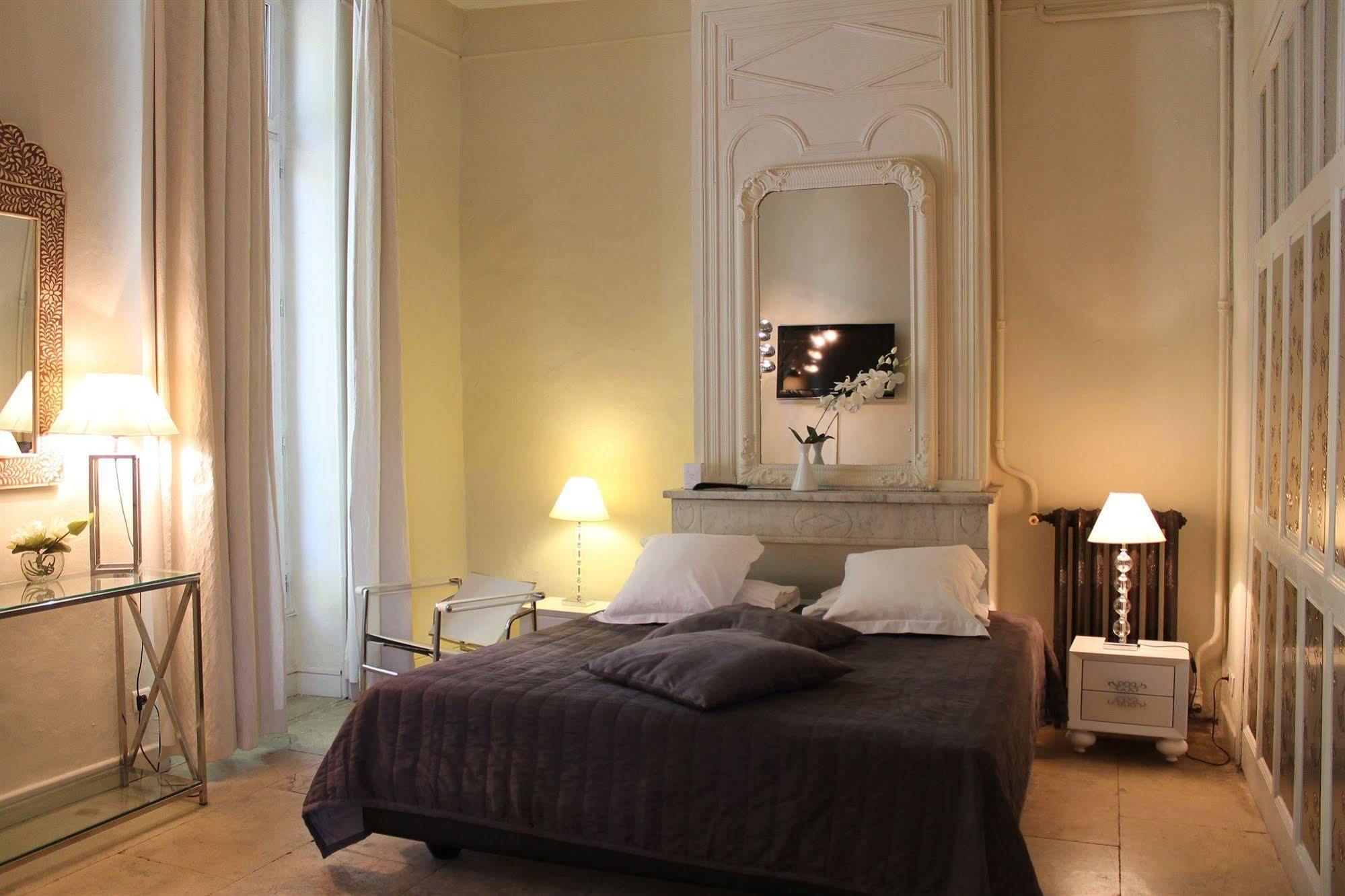 Royal Hotel Nimes Bagian luar foto